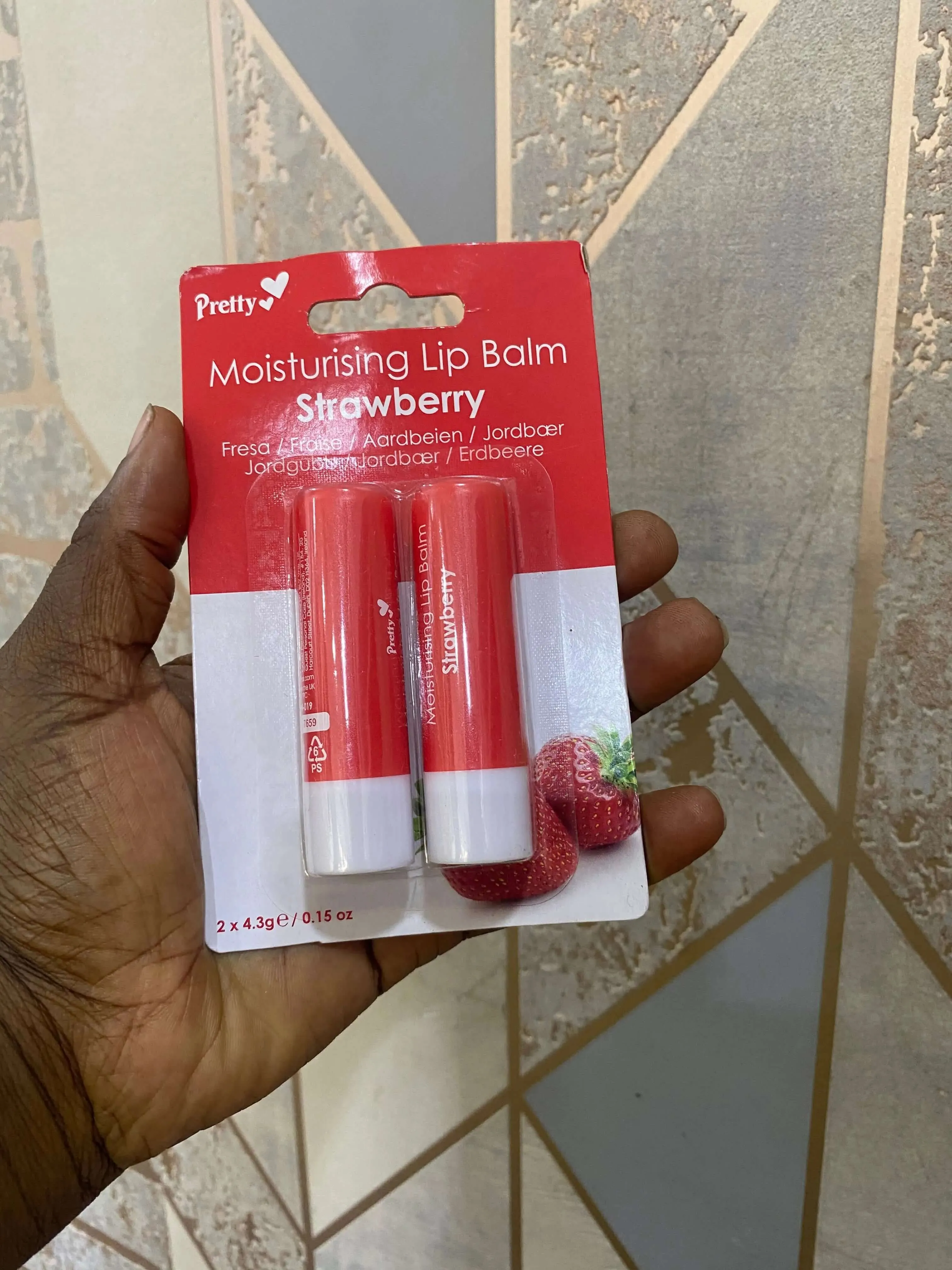 Pretty Moisturizing Lip Balm - Strawberry